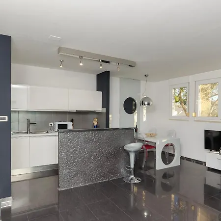 Apartman Black Star *