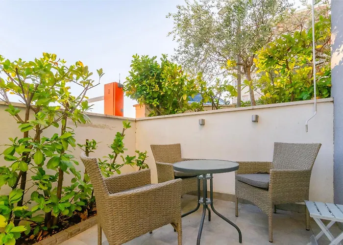 Апартаменти Black Star *