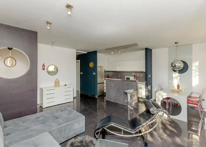 Апартаменти Black Star